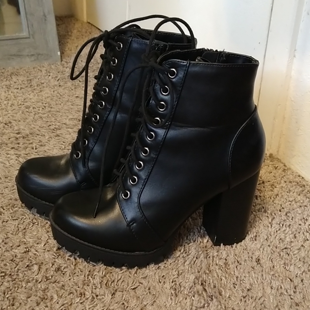 Black Soda Lace Up Heeled Combat boots size 8.5-9